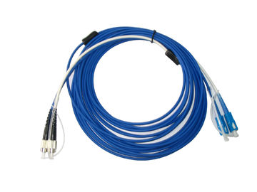 ST / UPC - Wewnętrzny opancerzony przewód krosowy światłowodowy ST z niebieskim płaszczem LSZH