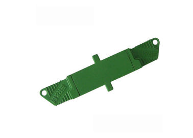 Polerowany adapter światłowodowy APC z zieloną plastikową obudową