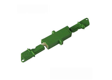 Polerowany adapter światłowodowy APC z zieloną plastikową obudową