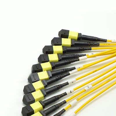 Niskie straty MPO Fanout Kabel Duża ilość rdzenia 1M 144F SMG657A1 MPO APC do MPO APC Breakout Fiber Optic Patch Cord